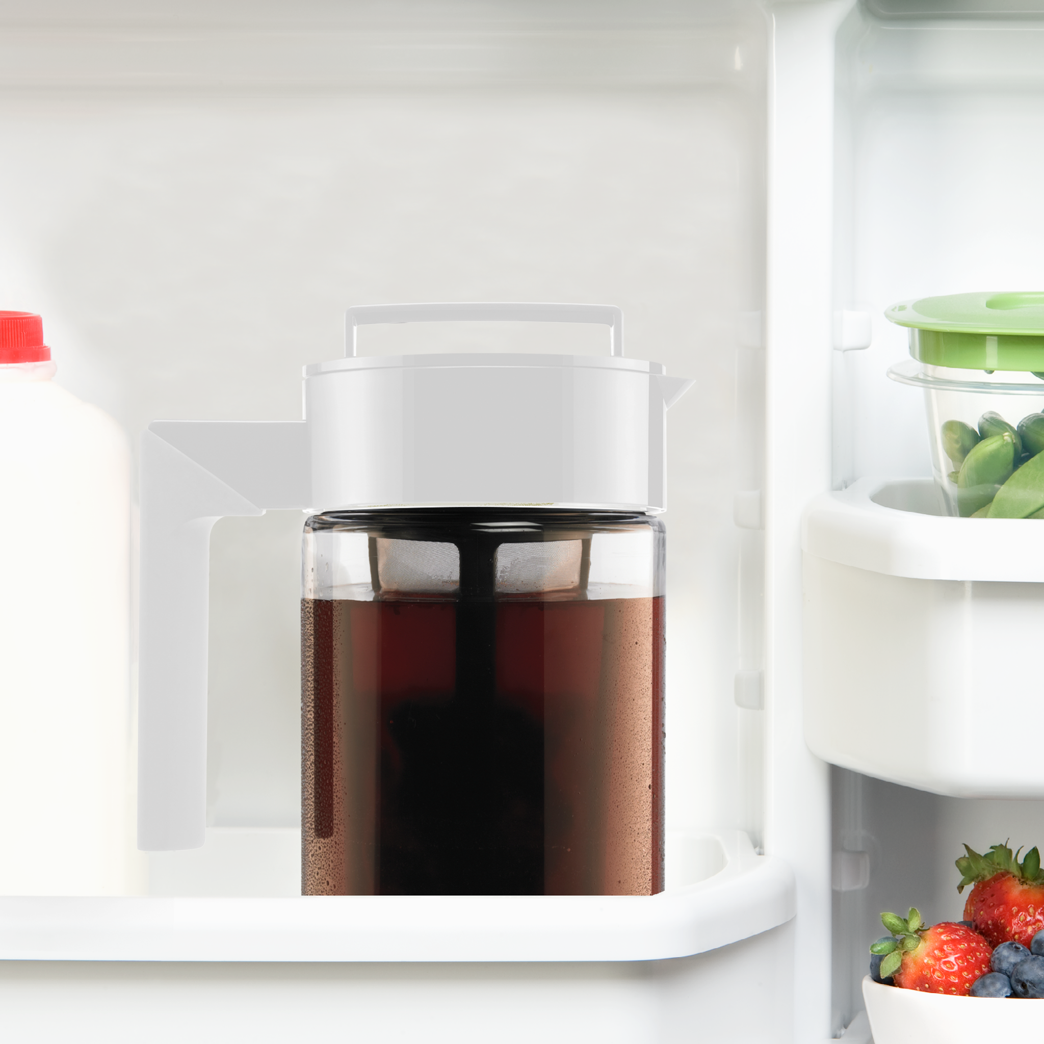 10314-ColdBrewCoffeeMaker-1qt-White-lifestyle1.png