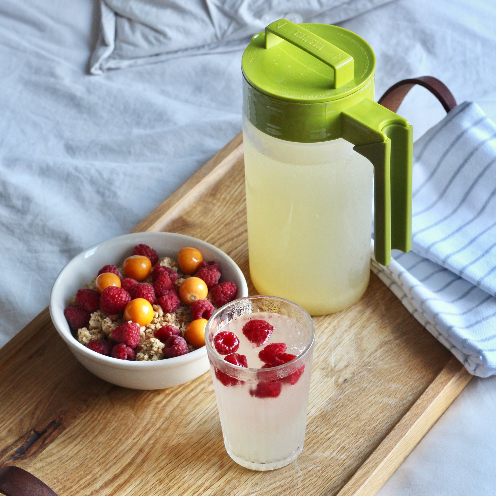 AirtightPitcher-1QT-Lifestyle7_1.jpg