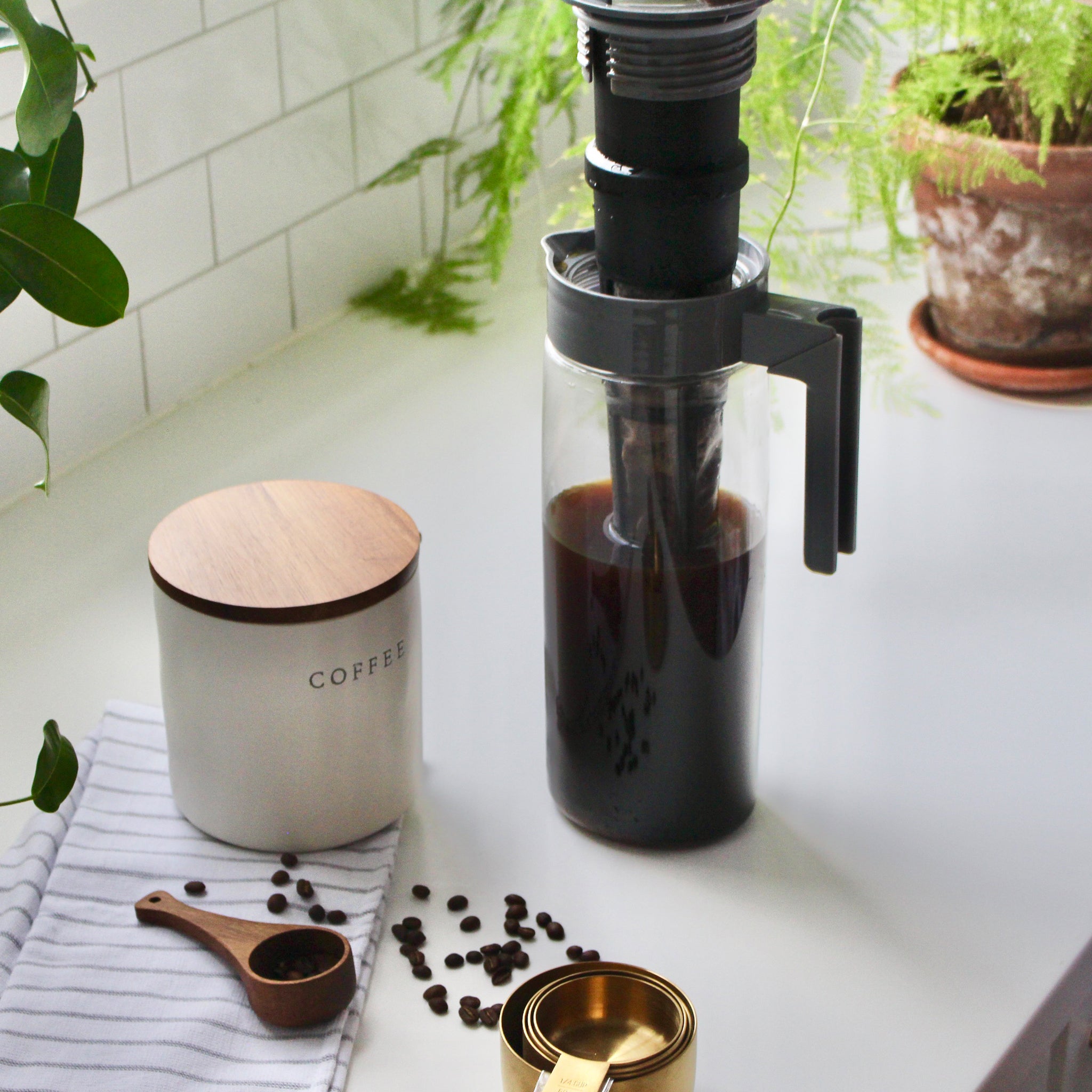 ColdBrew-2QT-Lifestyle6.jpg